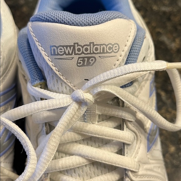New Balance 519 Women’s White and Light Blue Sneakers 6.5 - Picture 2 of 7